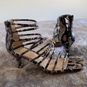 Vince Camuto snakeskin zipper back heels 8.5 NWOT